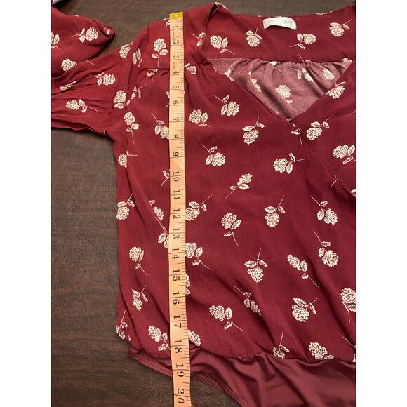 Red White Floral Bell Sleeve Deep Vneck Bodysuit Size Large Romantic‎ Girly - Picture 8 of 10